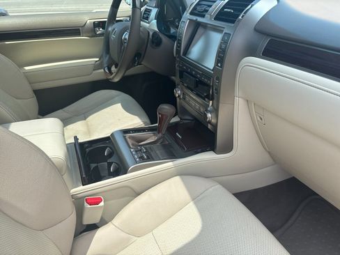 Used 2019 Lexus GX 460 Premium w/ Premium Package AWD/4WD image 17