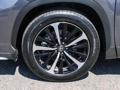 Used 2021 Toyota Highlander XSE FWD image 14