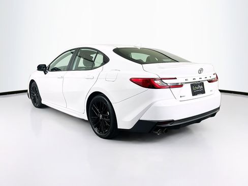 Used 2025 Toyota Camry SE FWD image 5