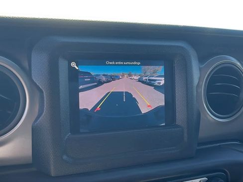 Certified 2022 Jeep Gladiator Sport image 17