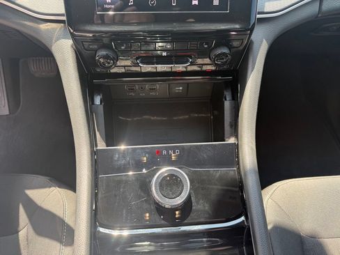 Used 2023 Jeep Grand Cherokee Laredo w/ Luxury Tech Group I AWD/4WD image 26