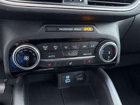 Certified 2022 Ford Escape SE w/ Cold Weather Package image 28