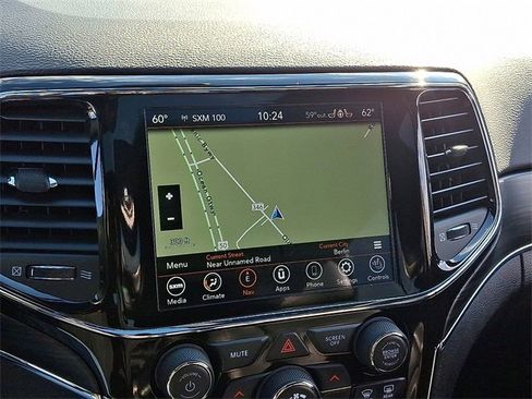 Used 2021 Jeep Grand Cherokee Limited image 18