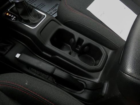 Used 2025 Jeep Wrangler Unlimited Rubicon image 25