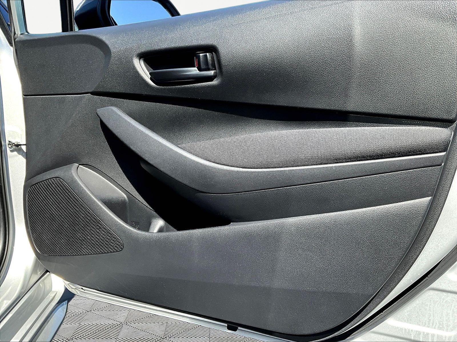 Used 2024 Toyota Corolla LE FWD image 28