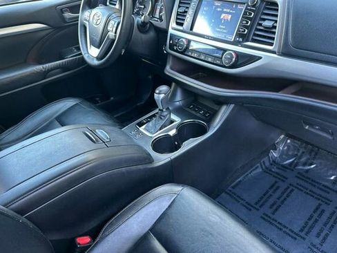 Used 2014 Toyota Highlander XLE image 16