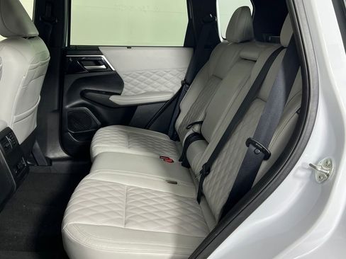 Used 2024 Mitsubishi Outlander SEL image 16