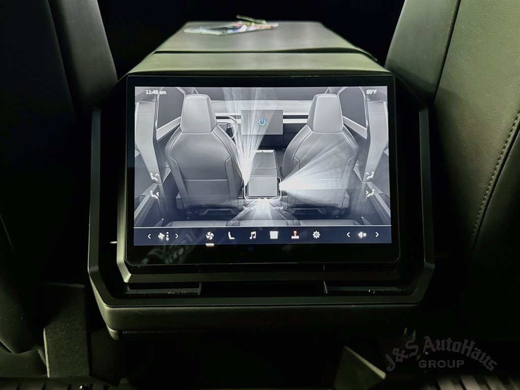 Used 2024 Tesla Cybertruck AWD Crew Cab image 32