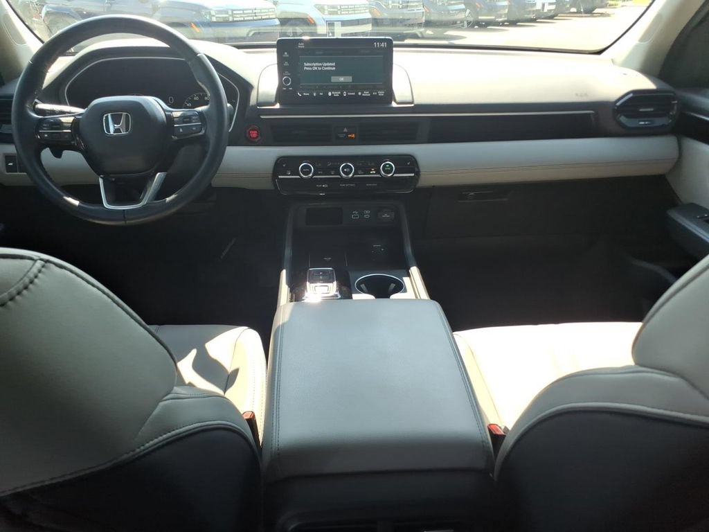 Used 2025 Honda Pilot EX-L image 12