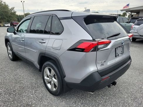 Used 2021 Toyota RAV4 XLE Premium image 12