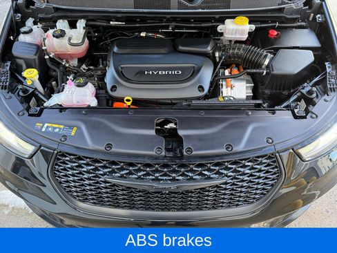 Used 2023 Chrysler Pacifica Touring-L w/ Uconnect Theater Family Group image 47