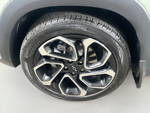 Used 2024 Chevrolet Trax RS w/ Sunroof Package FWD image 8
