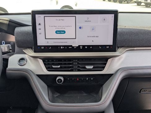 Used 2025 Ford Explorer Active RWD image 18