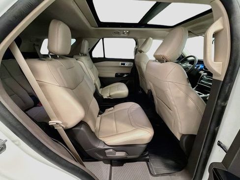 Used 2023 Ford Explorer Platinum w/ Technology Package AWD/4WD image 24