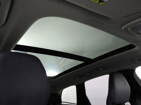 Certified 2025 Volvo XC60 B5 Plus image 23