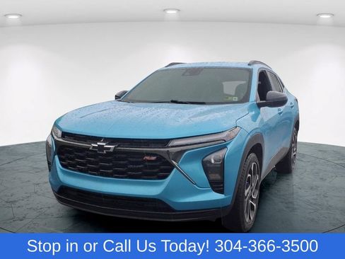 Used 2025 Chevrolet Trax RS FWD image 1
