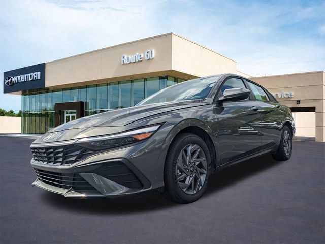 Certified 2025 Hyundai Elantra Hybrid FWD image 8