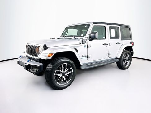 Used 2024 Jeep Wrangler Unlimited w/ Convenience Group AWD/4WD image 3