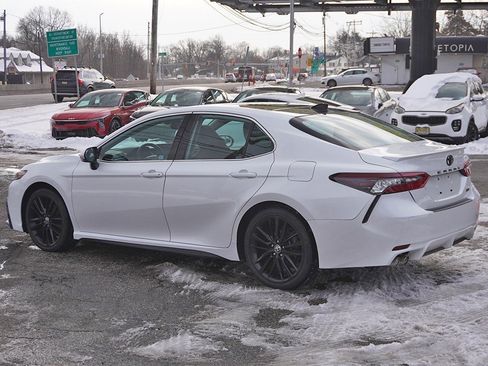 Used 2022 Toyota Camry XSE image 9