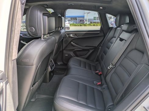 Used 2020 Porsche Macan Turbo image 15