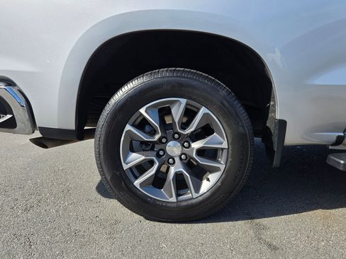 Used 2022 Chevrolet Silverado 1500 LT w/ Safety Package AWD/4WD image 17