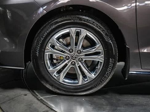 Certified 2023 Toyota Sienna Platinum image 10