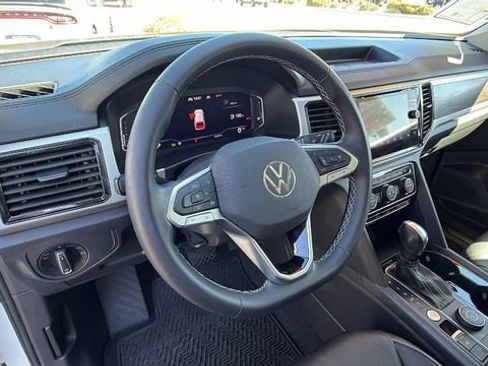 Used 2023 Volkswagen Atlas SE w/ Panoramic Sunroof Package AWD/4WD image 31