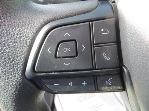 Used 2025 Toyota Sienna LE image 17