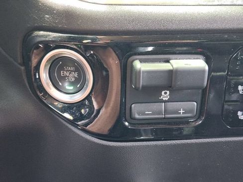 Used 2024 Chevrolet Silverado 1500 LTZ AWD/4WD image 21