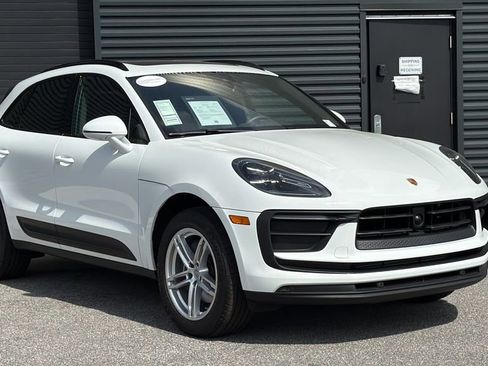 Certified 2025 Porsche Macan image 21