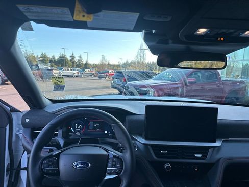 Used 2025 Ford Explorer ST AWD/4WD image 12