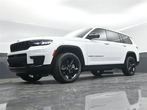 New 2025 Jeep Grand Cherokee L Altitude image 42
