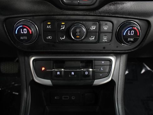 Used 2024 GMC Terrain SLE w/ Driver Convenience Package FWD image 6