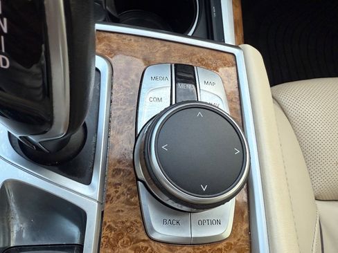 Used 2018 BMW 750i xDrive image 35