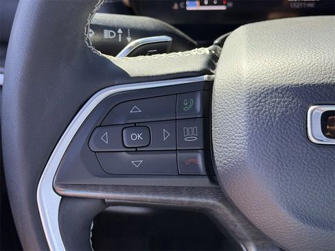 Certified 2024 Jeep Grand Cherokee Limited w/ Black Appearance Package image 12