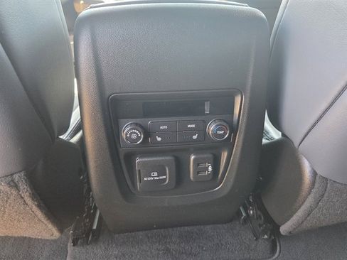 Used 2024 Buick Enclave Premium image 9