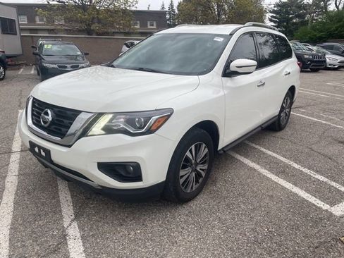 Used 2019 Nissan Pathfinder SV AWD/4WD image 1