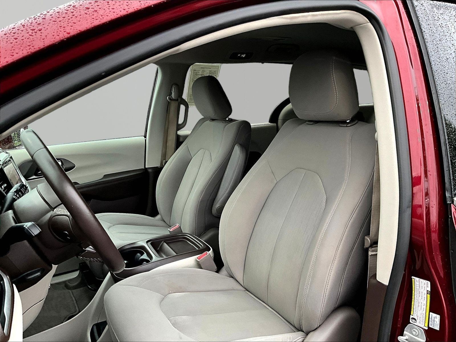 Used 2019 Chrysler Pacifica Touring Plus w/ Advanced Safetytec Group FWD image 20
