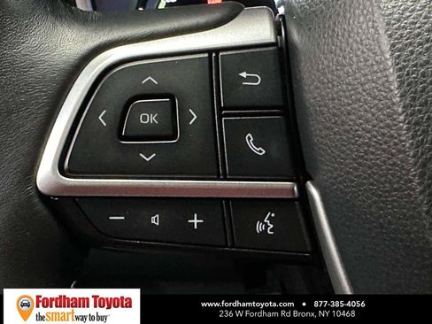 Used 2022 Toyota Highlander XLE AWD/4WD image 35