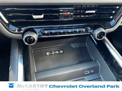 New 2026 Chevrolet Suburban Premier image 14