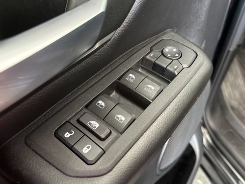 Used 2025 RAM 1500 Warlock AWD/4WD image 15