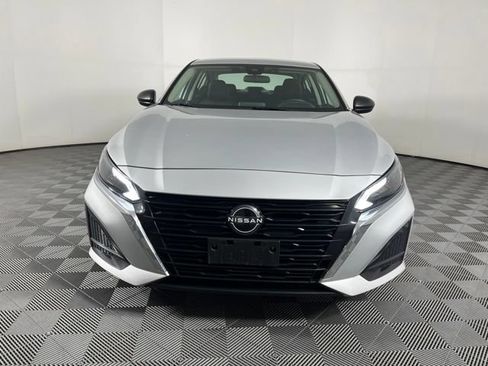 Used 2024 Nissan Altima 2.5 SV FWD image 5