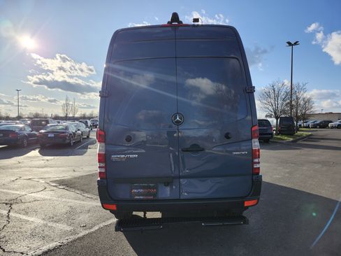 Used 2018 Mercedes-Benz Sprinter 2500 image 13