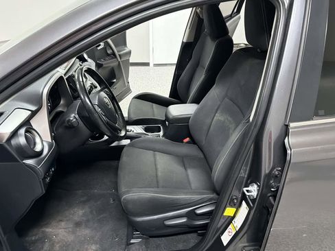 Used 2018 Toyota RAV4 XLE w/ Preferred Accessory Package FWD image 11