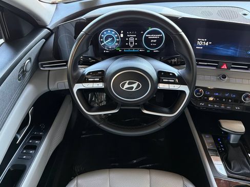 Used 2024 Hyundai Elantra Limited FWD image 17