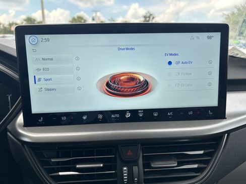 New 2025 Ford Escape SE image 26