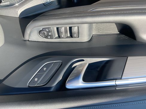 Certified 2025 Buick Enclave Preferred AWD/4WD image 19