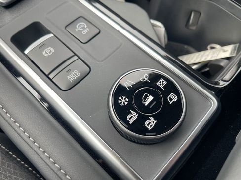 New 2026 Nissan Pathfinder SV image 15