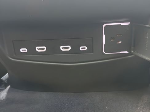 Used 2023 Cadillac Escalade ESV Sport Platinum w/ LPO, ONYX Package AWD/4WD image 22