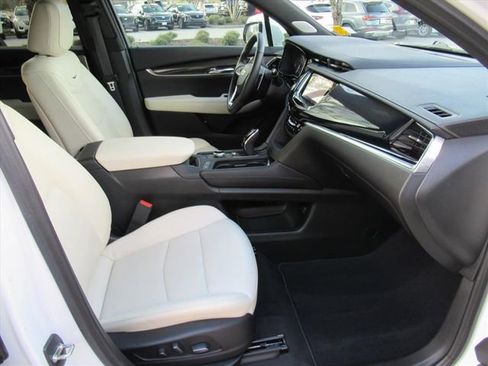 Used 2023 Cadillac XT6 Sport w/ Technology Package image 11